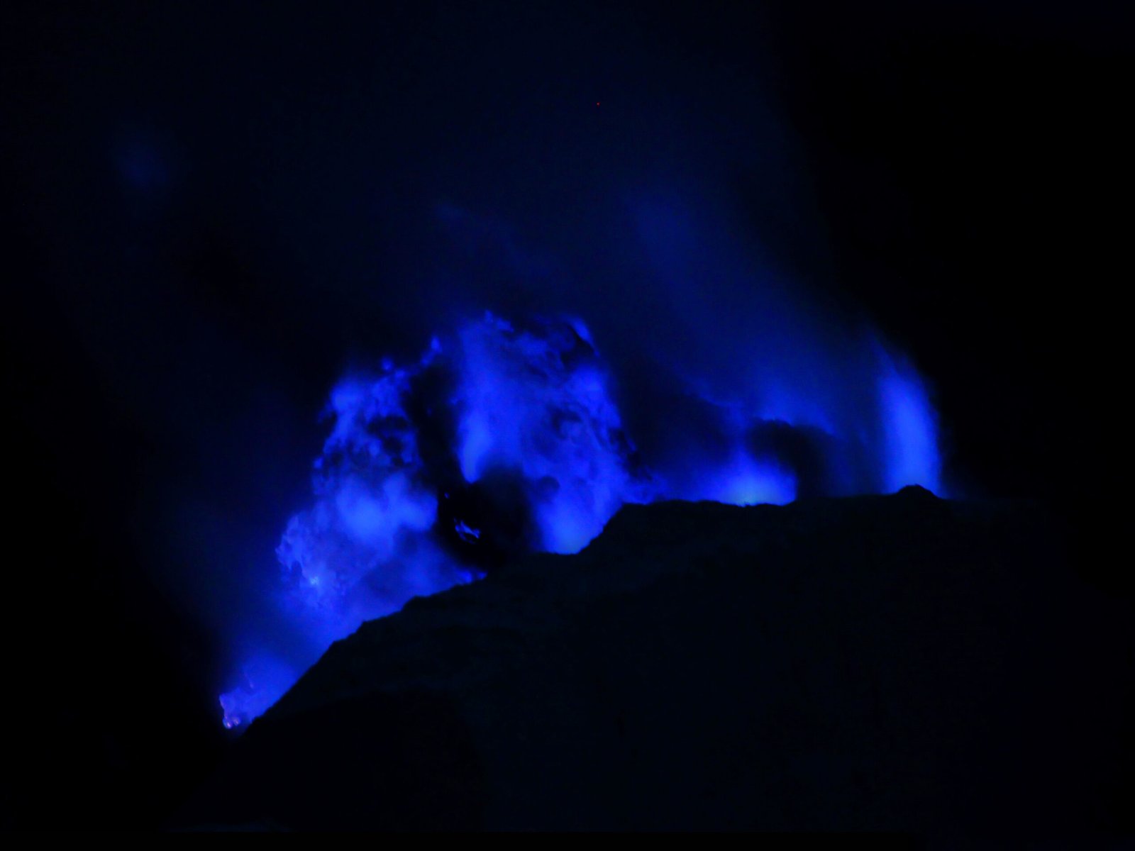 Scientists Find Mysterious Blue Fire in Yellowstone