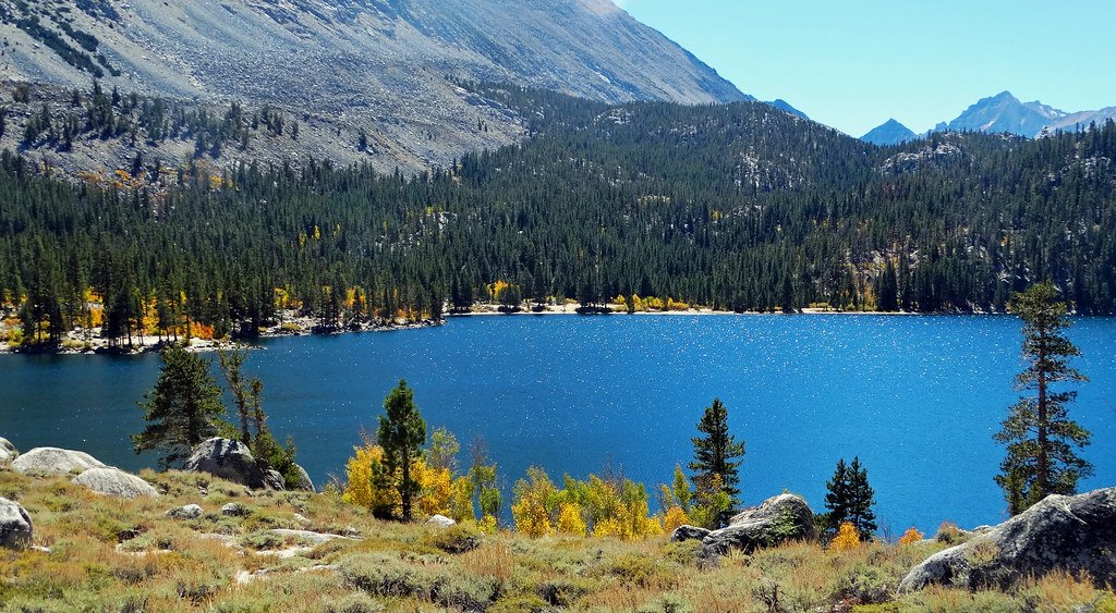 The Lake That Changes Color With Every Season