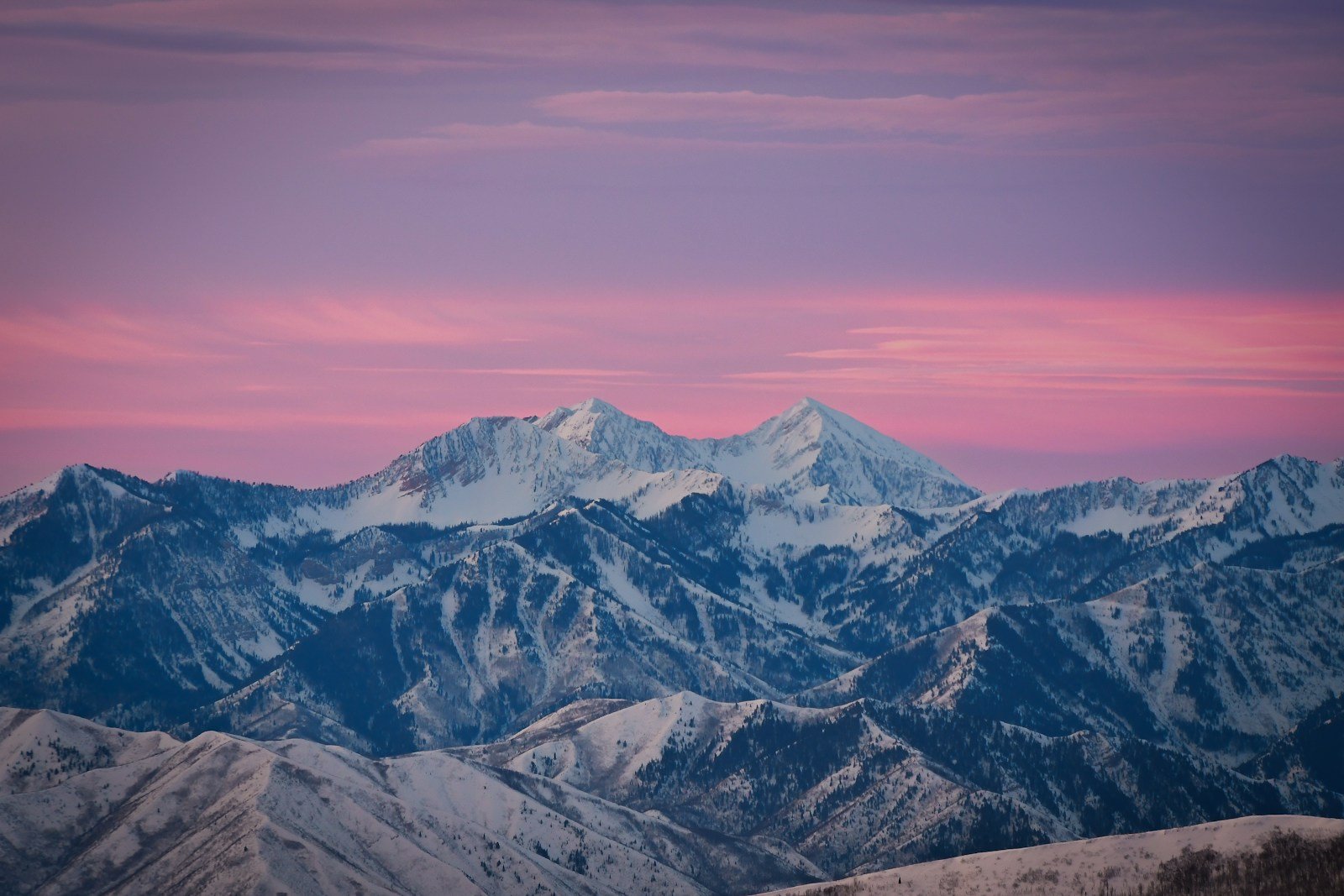 7 American Mountain Ranges with “Pink Sky” Phenomena – Why It Happens