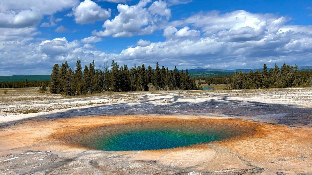 8 American Geyser Basins With Bizarre Chemistry – Safely Explained