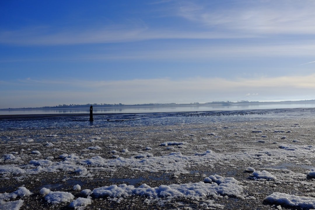 Beaches Covered in Perfect Ice Spheres – Freak Storm or Physics?