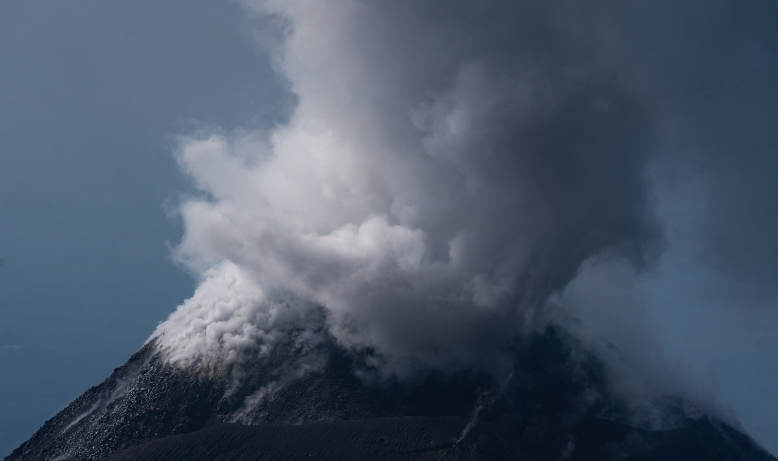 “Eruptions” Without Lava? The Steam Blasts That Mimic Volcanoes