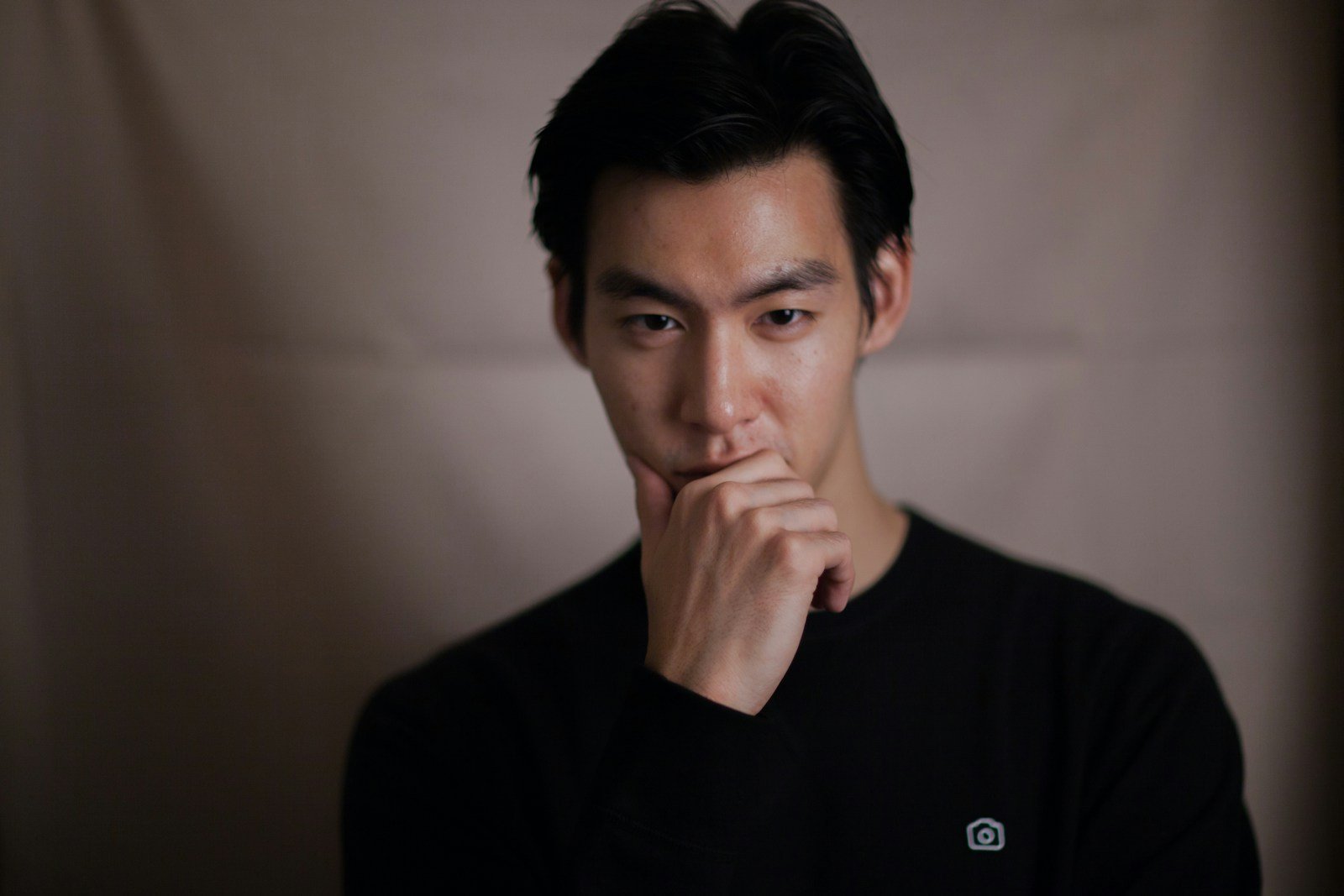 What Does It Mean When Someone Cannot Look You In The Eye While Talking