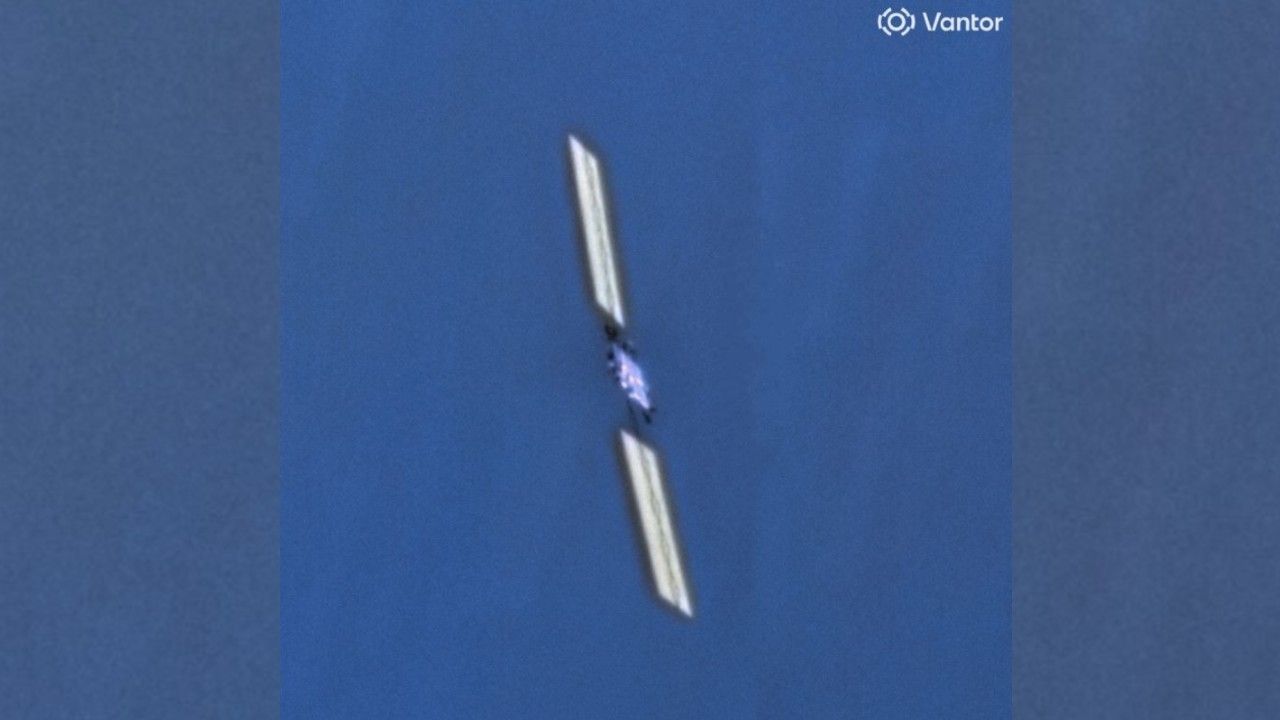Orbital Snapshot: The Dramatic Fall of a Starlink Satellite