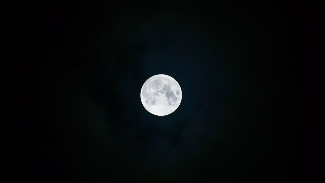 Moonrise 2026: The Year’s First Full Moon Brings Powerful Zodiac Shifts