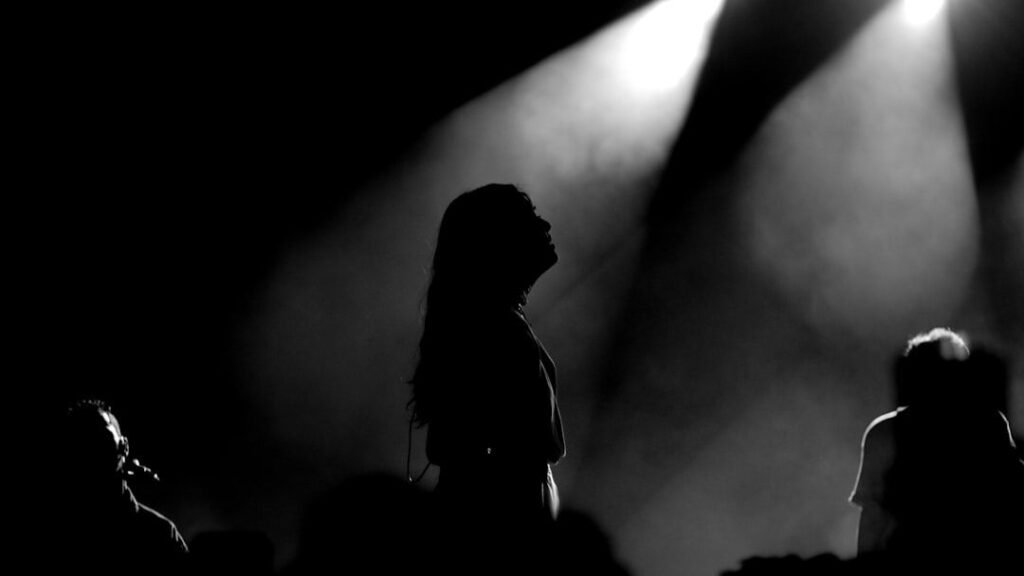 How Quantum Physics Quietly Undermines Our Assumptions About the Mind