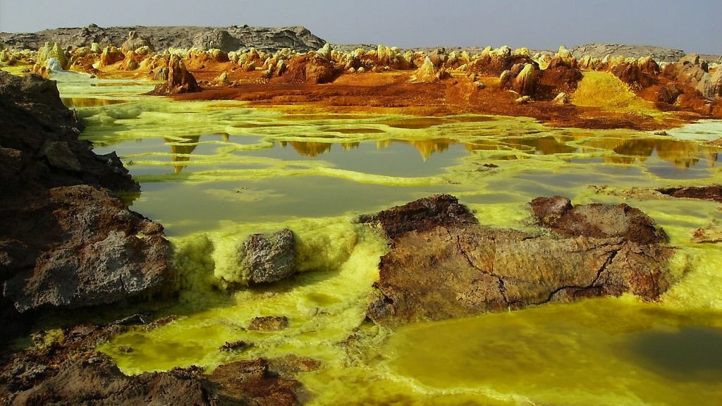 6 Natural Wonders That Defy All Logic and Explanation