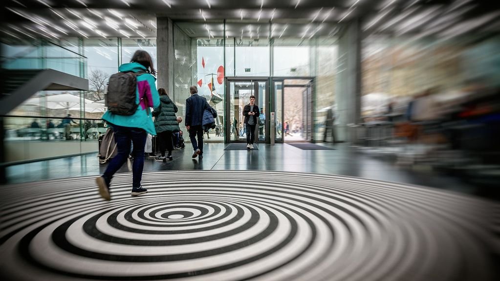 9 Mind-Bending Illusions That Reveal How Your Brain Works