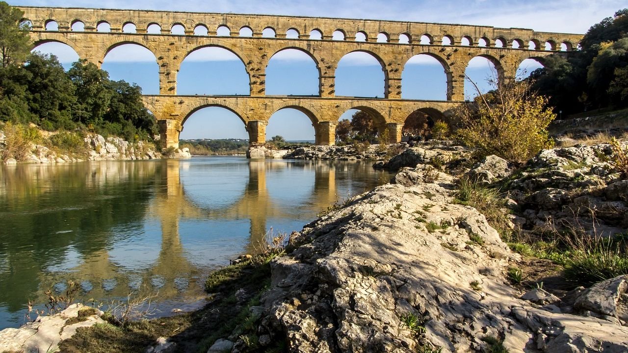 Ancient Engineers Built Wonders: The Genius Behind Roman Aqueducts and Roads