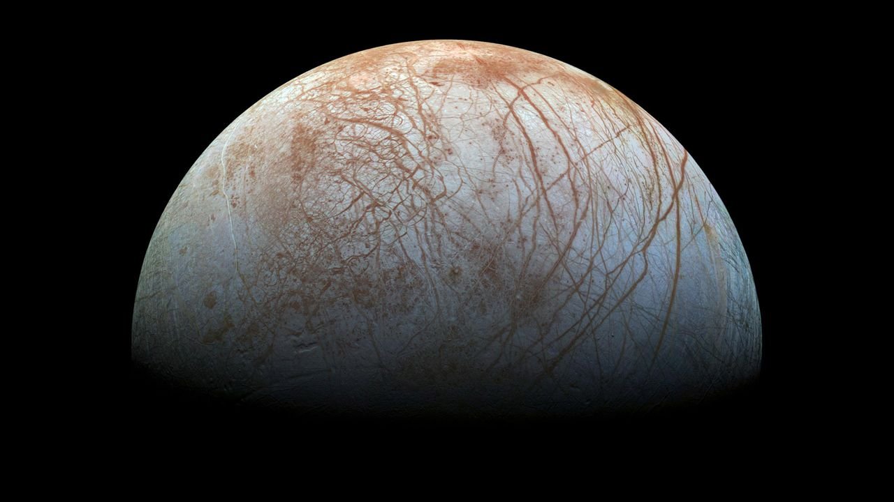 Europa’s Sinking Ice May Be Feeding a Life Friendly Ocean Below