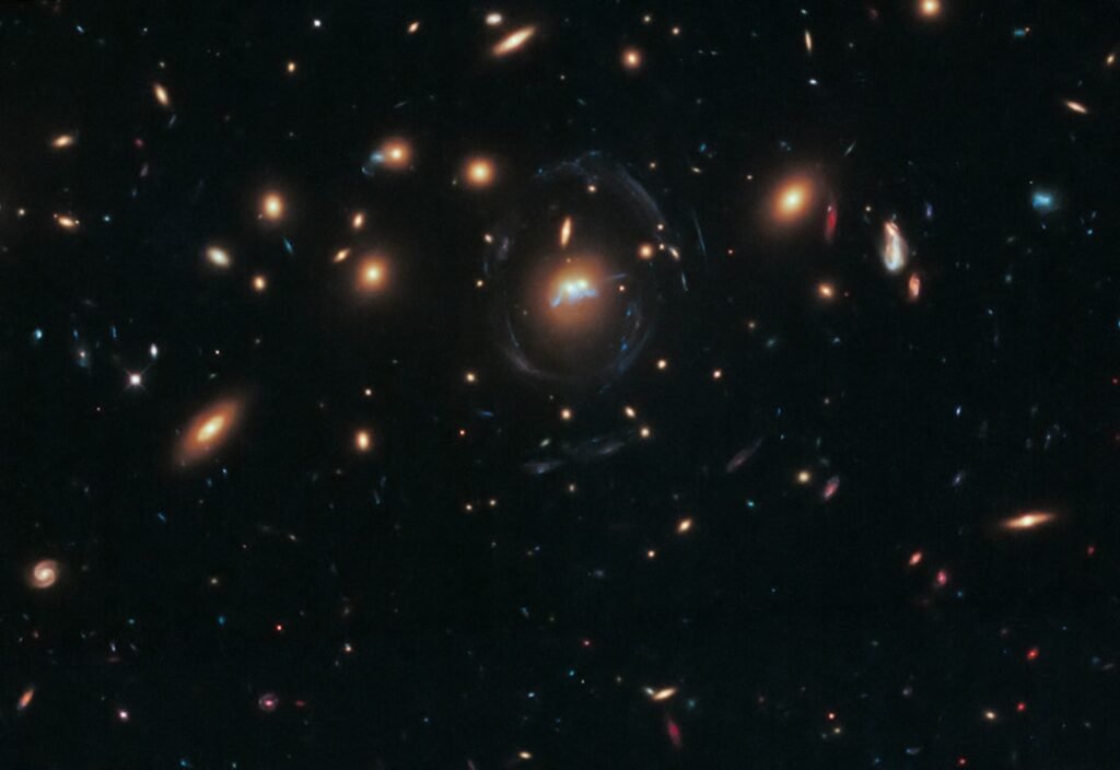 This galaxy cluster provides a lens on distant space
