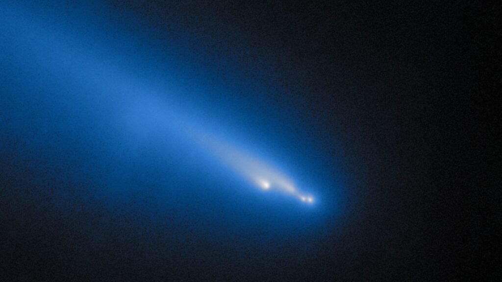 Comet C/2025 K1 (ATLAS) crumbles apart in stunning new telescope images