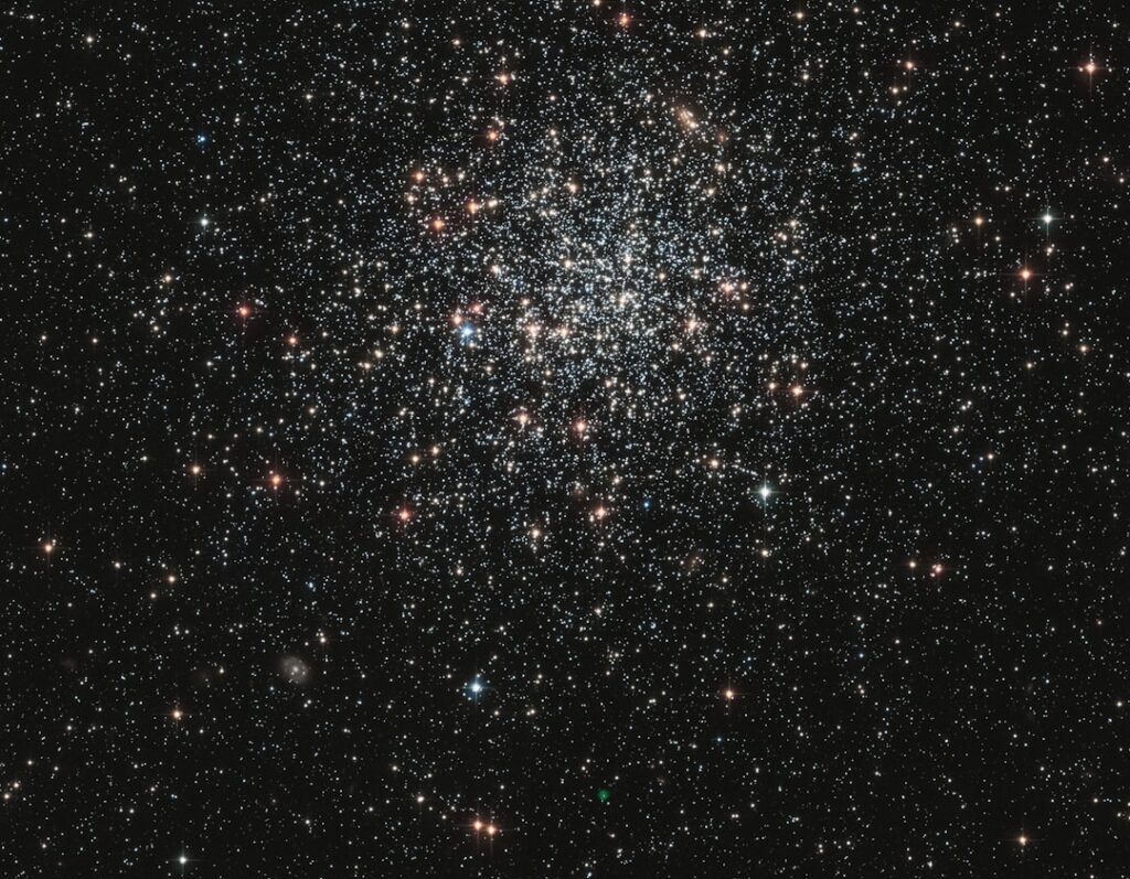 Hubble images globular cluster M72