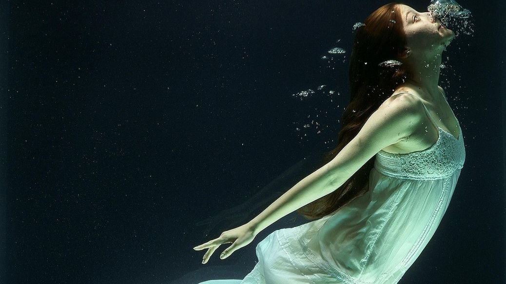 The Science of Dreams: How Our Brains Construct Nightly Narratives