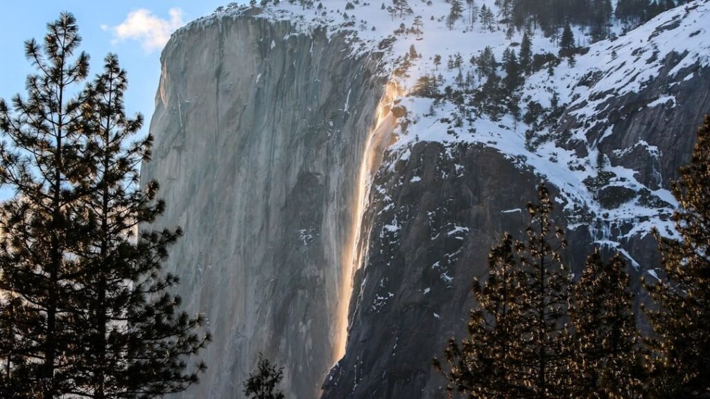 10 Natural Wonders So Rare They Only Appear Once in a Lifetime