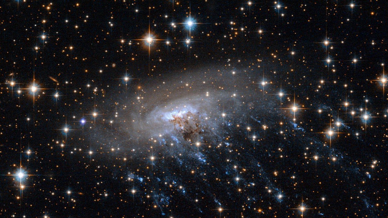 James Webb Space Telescope spots a stunning 'cosmic jellyfish' solve the mysteries of galactic evolution (photo)