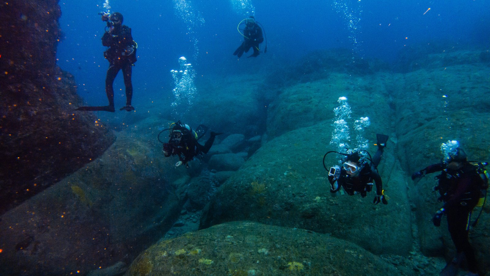 8 Mysterious Underwater Cities That Could Rewrite History