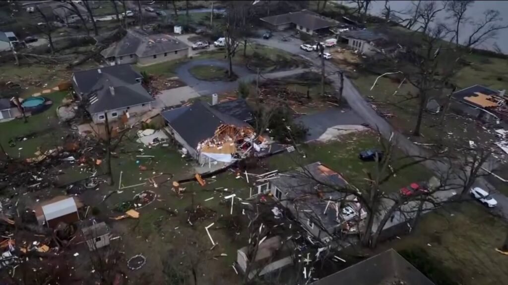 Four tornadoes tear through Illinois, NW Indiana leaving 2 dead