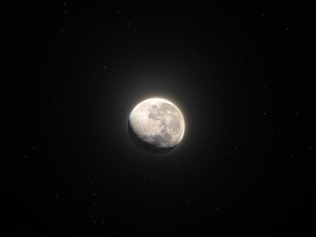 Earthshine will reveal the moon's hidden face this week — here's how to see it