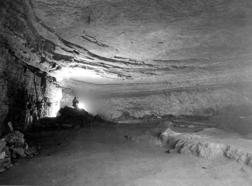6. Mammoth Cave, Kentucky, USA - The Longest Underground Maze on Earth