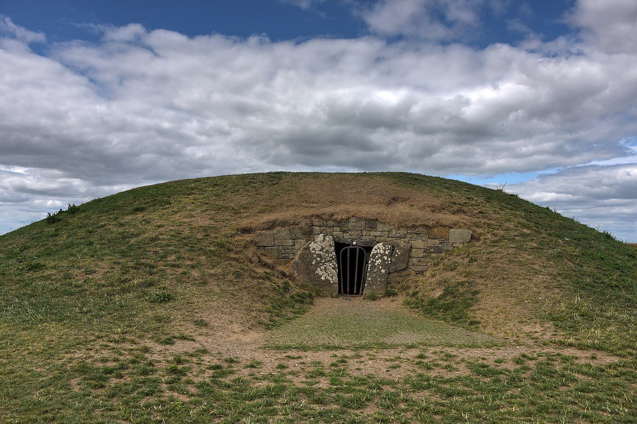6. The Mound of the Hostages at Tara: Equinox and Samhain Light