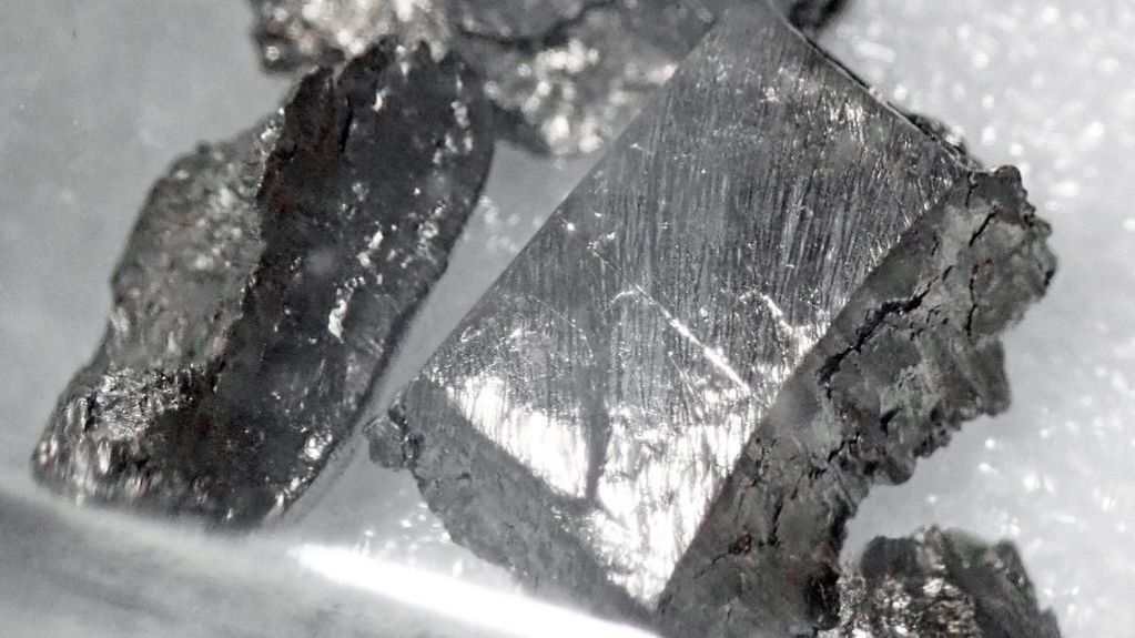 5 Rare Earth Minerals with Extraordinary and Mysterious Properties