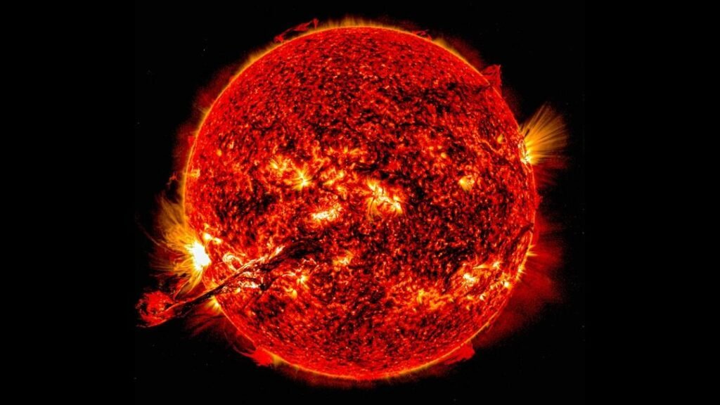 Sun unleashes 2 colossal X-flares within 7 hours of each other, knocking out radio signals on Earth