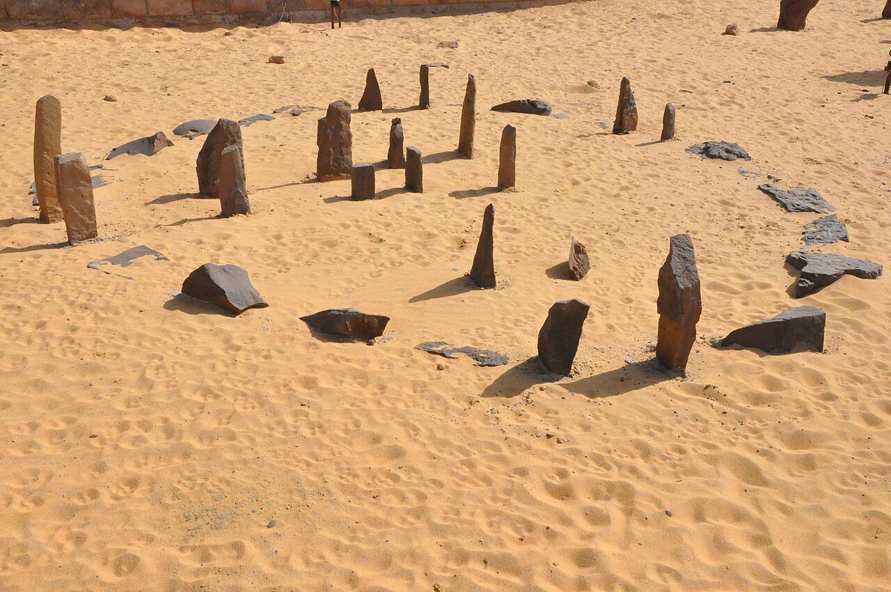 4. Nabta Playa: A Desert Stone Circle Older Than Stonehenge 