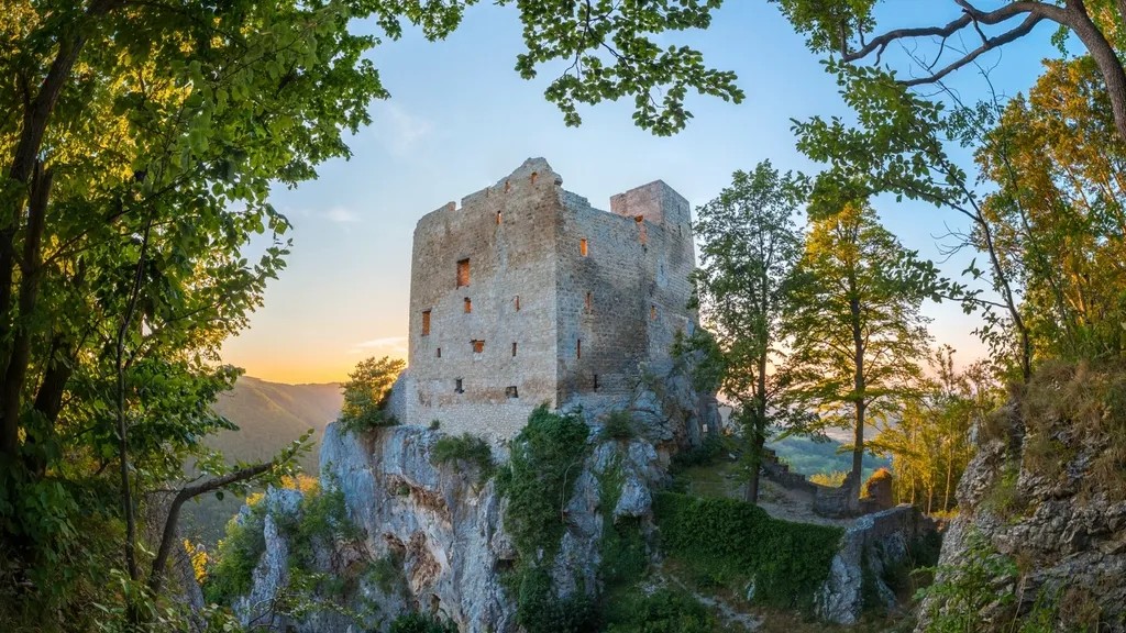 10 Ancient Ruins Hidden Deep Inside Dangerous Landscapes
