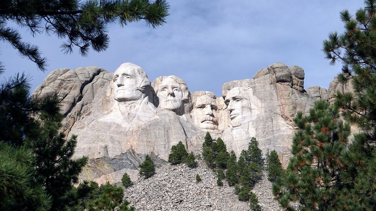 Why Mount Rushmore Is Hiding a Secret Chamber – And What’s Really Inside