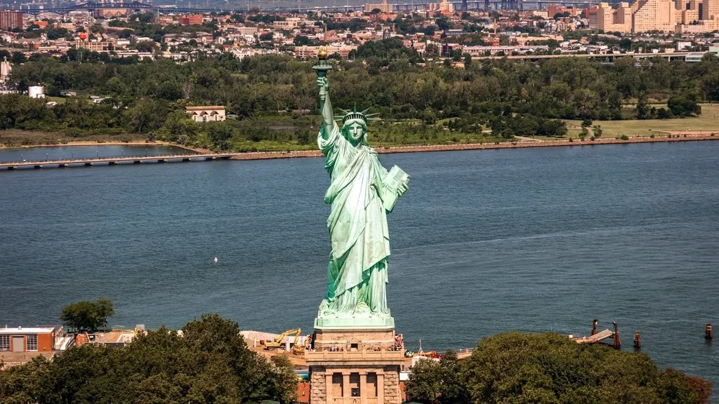 The Statue of Liberty Is Sinking 2 Inches Every Year - And Engineers Just Discovered Why