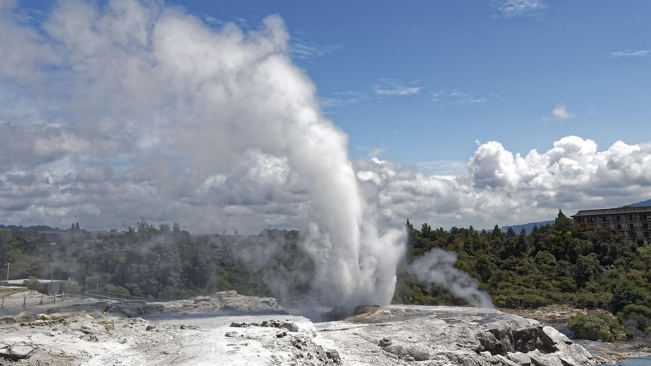 The Yellowstone Supervolcano Just Changed Its Pattern – And Scientists Are Watching These 3 Warning Signs