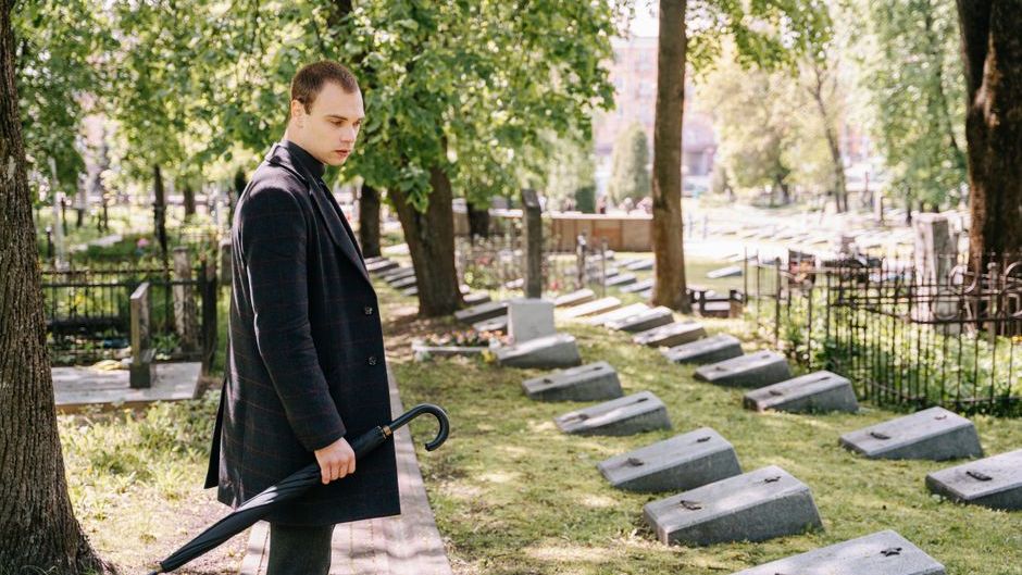 The Evolutionary Mystery of Why Humans Became Aware of Mortality