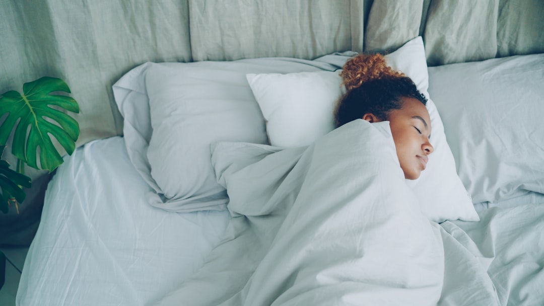 Neuroscience Says People Who Prefer Sleeping Alone Have a Brain Structure That Processes Intimacy Differently Than Those Who Can’t Sleep Without Touch