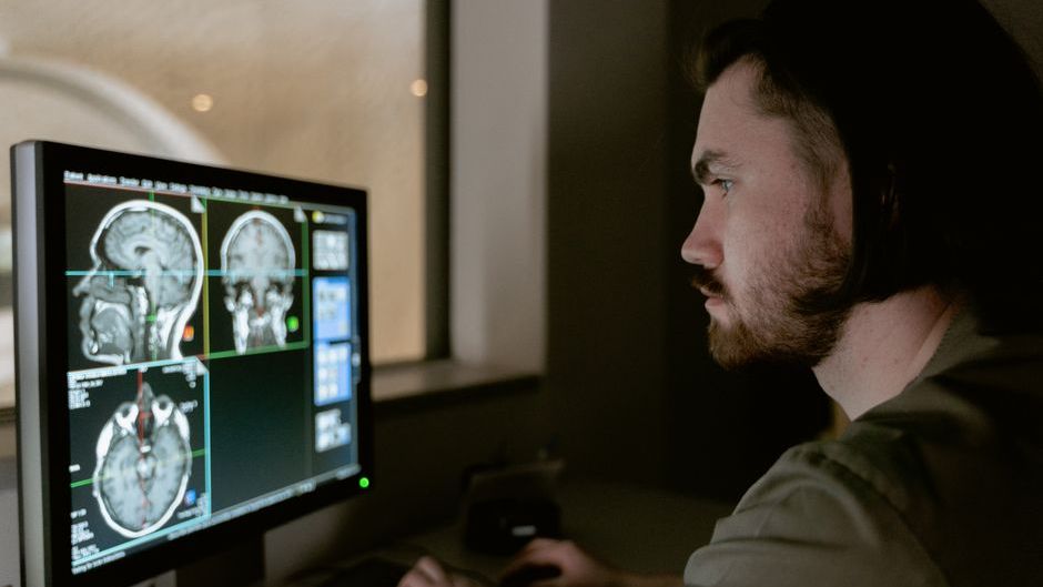Scientists May Have Identified the Precise Neurological Moment at Which Human Consciousness Stops - And What Precedes It