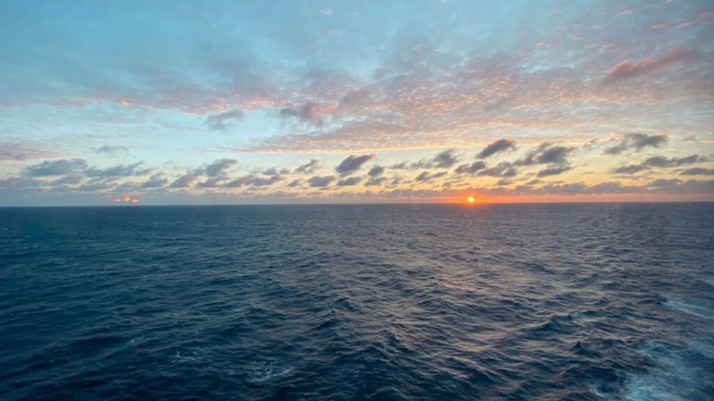 Oceanography Says a Layer of Water Exists in the Pacific That Has Not Mixed With the Surface in Over a Thousand Years and What Lives There Defies Current Classification
