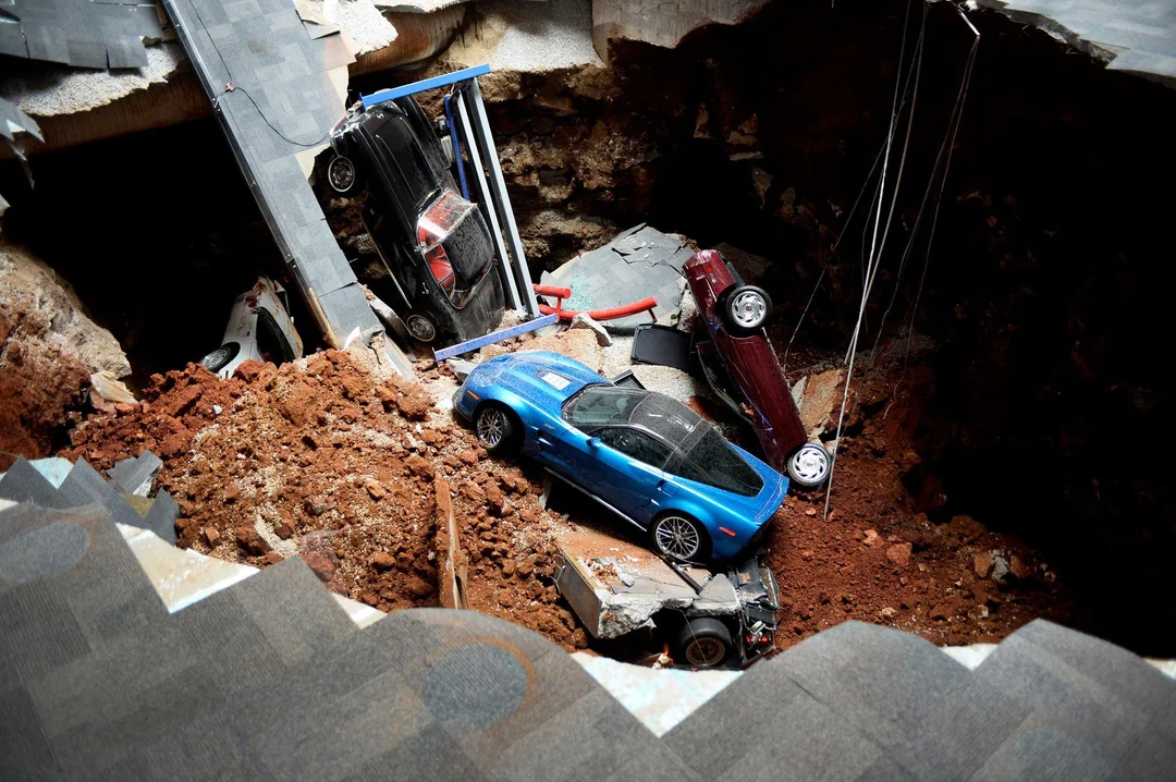 2. Kentucky’s Car‑Eating Hole Under the Corvette Museum