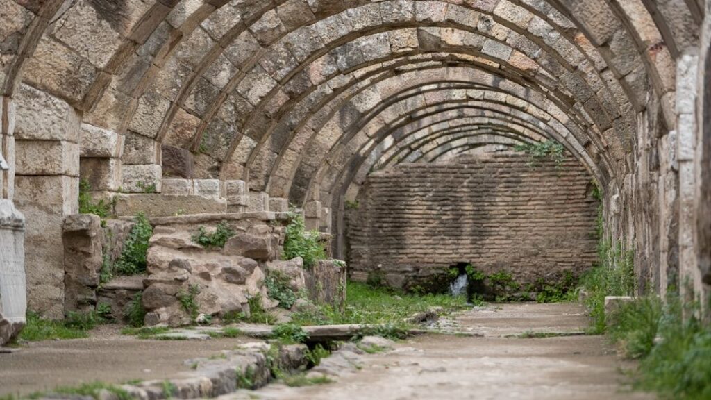8 Ancient Technologies Whose Execution Is So Precise That Modern Engineers Formally Admit They Cannot Identify the Method Used