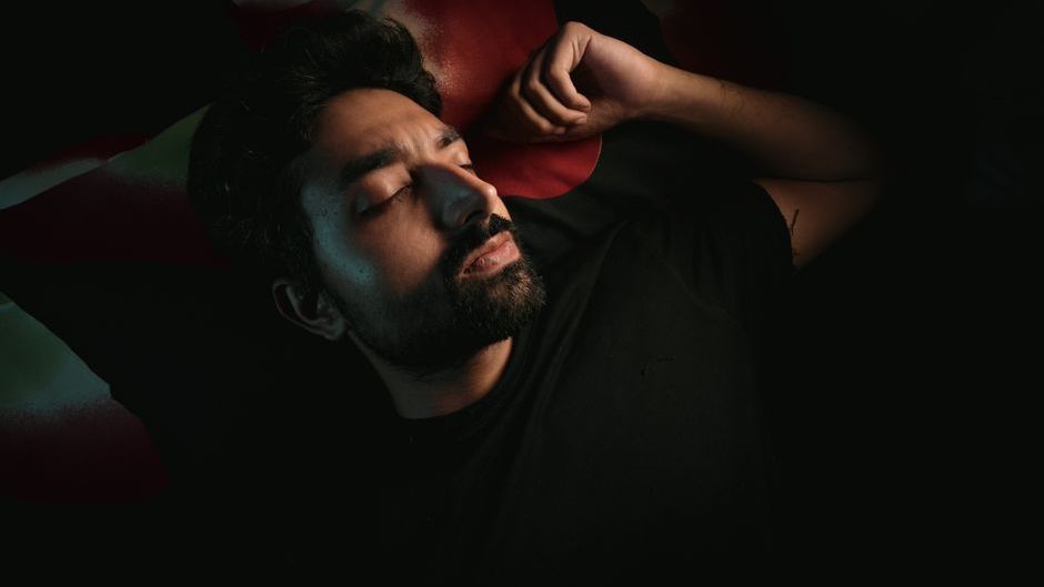 Psychology Says People Who Prefer Sleeping in Complete Darkness Are Processing Ancestral Threat Detection Patterns That Most Humans Have Lost