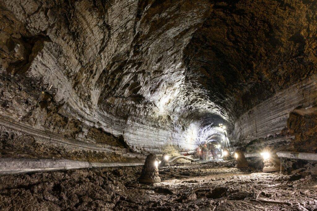 11 Cave Systems With Chambers So Large That Entire Cities Could Fit Inside Them - and What Was Found Living There