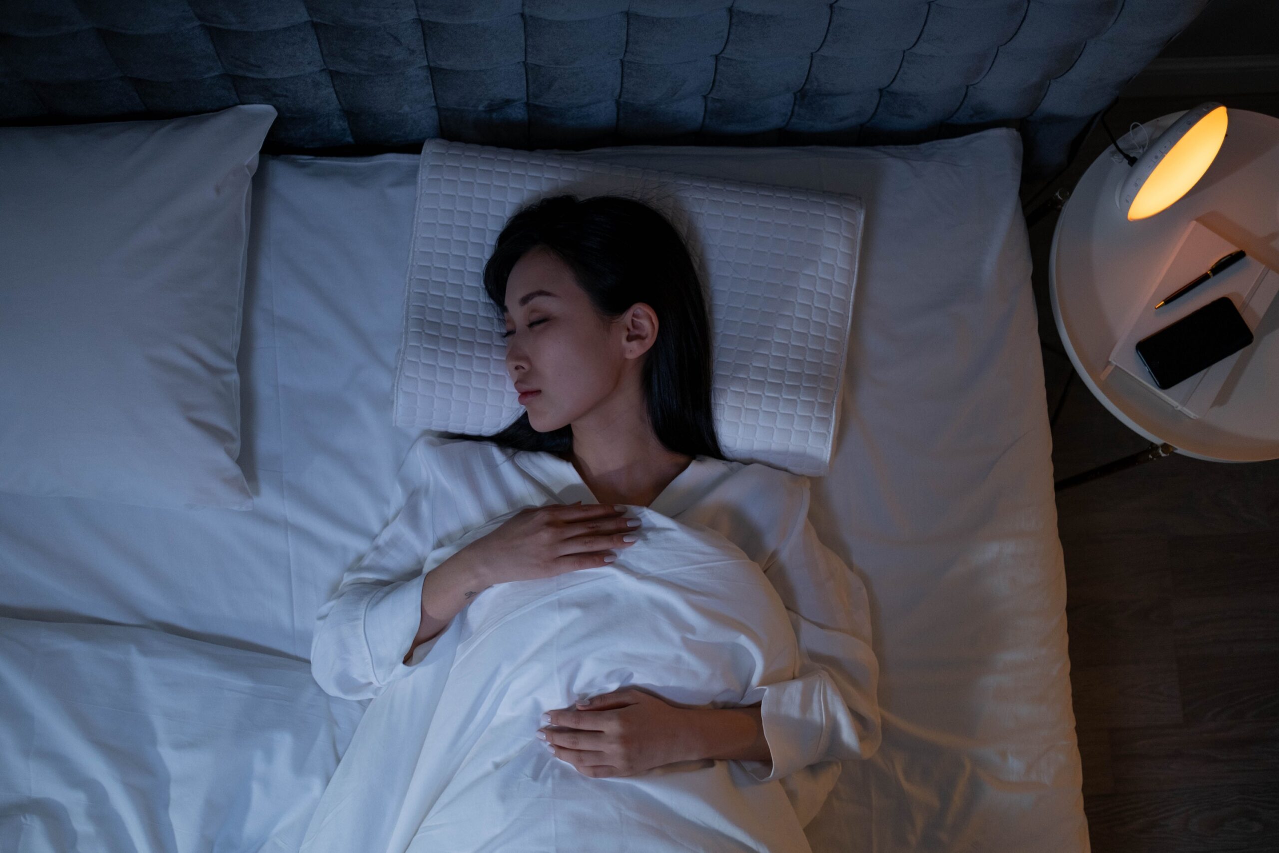 Neuroscience Says People Who Prefer Sleeping in Complete Darkness Are Processing Trauma Differently Than Those Who Need Light