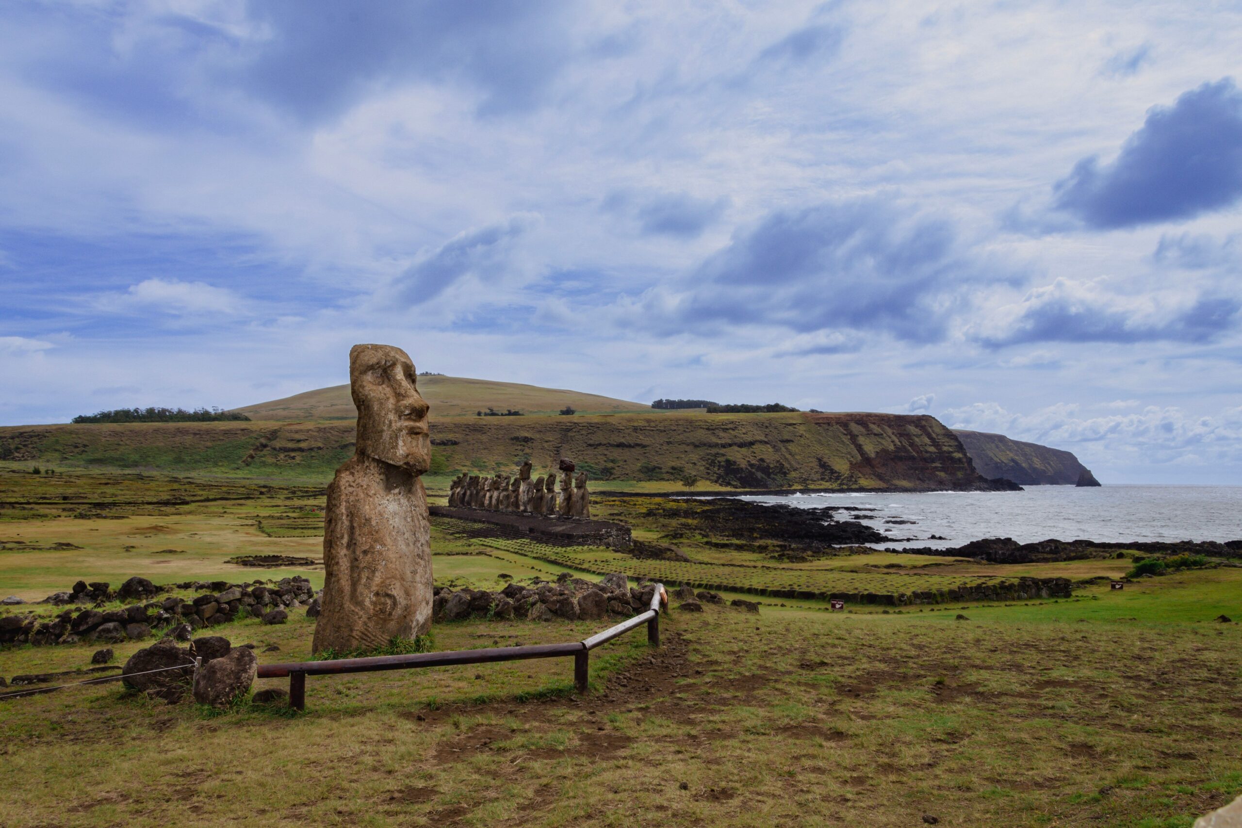 9 Facts About Easter Island That the Official Explanation Was Forced to Abandon After Full Excavation