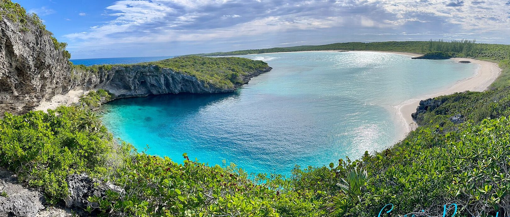 4. Dean’s Blue Hole, Bahamas - A Near-Perfect Vertical Water Shaft