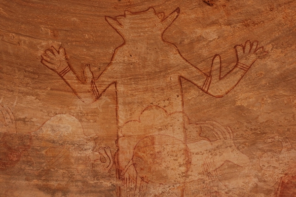 1. Tassili n’Ajjer “Round Head” Figures, Sahara Desert (Around 9000–6000 BCE) 