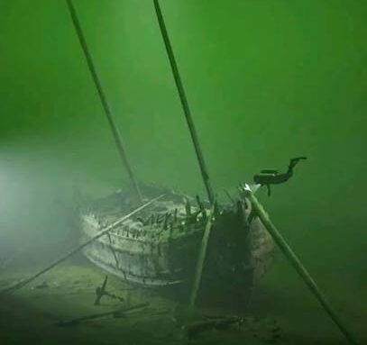 9 Historical Shipwrecks Found Fully Intact in Shallow Water Despite Centuries of Ships Passing Directly Over Them