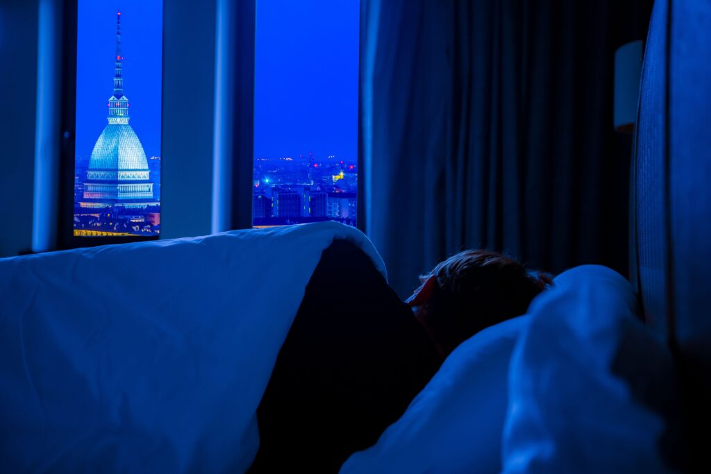 Psychology Says People Who Prefer Sleeping in Complete Darkness Are Processing Ancestral Threat Detection Patterns That Most Humans Have Lost