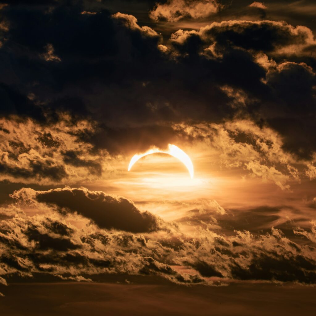 13 Ancient Records Describing Eclipses That Astronomy Places In Different Centuries