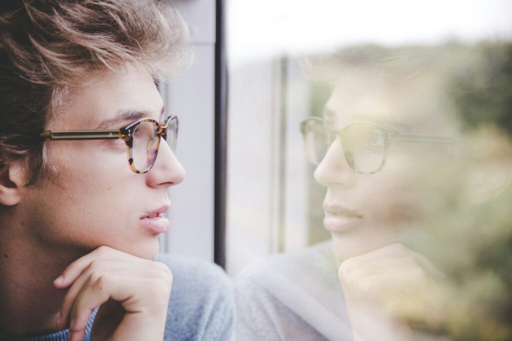 10 Things Your Brain Quietly Does When You’re Lost in Thought
