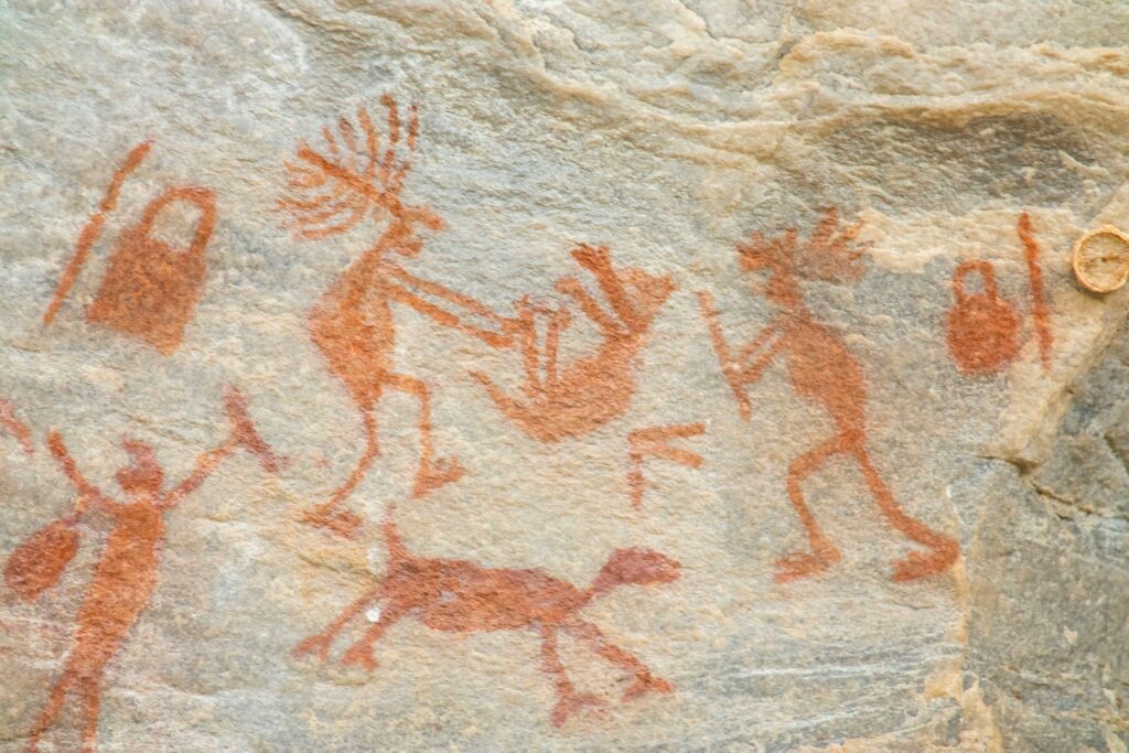 13 Geometric Signs That Recur in Cave Art Across Separate Continents This One