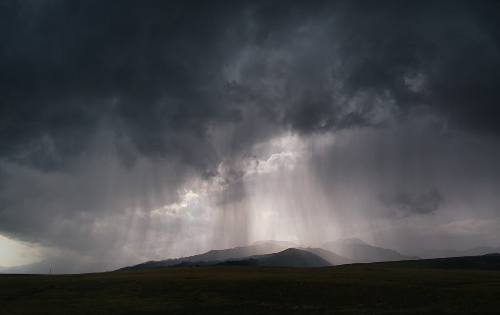 Which Old Storm Signs Hold Up 12 Clues Meteorologists Kept